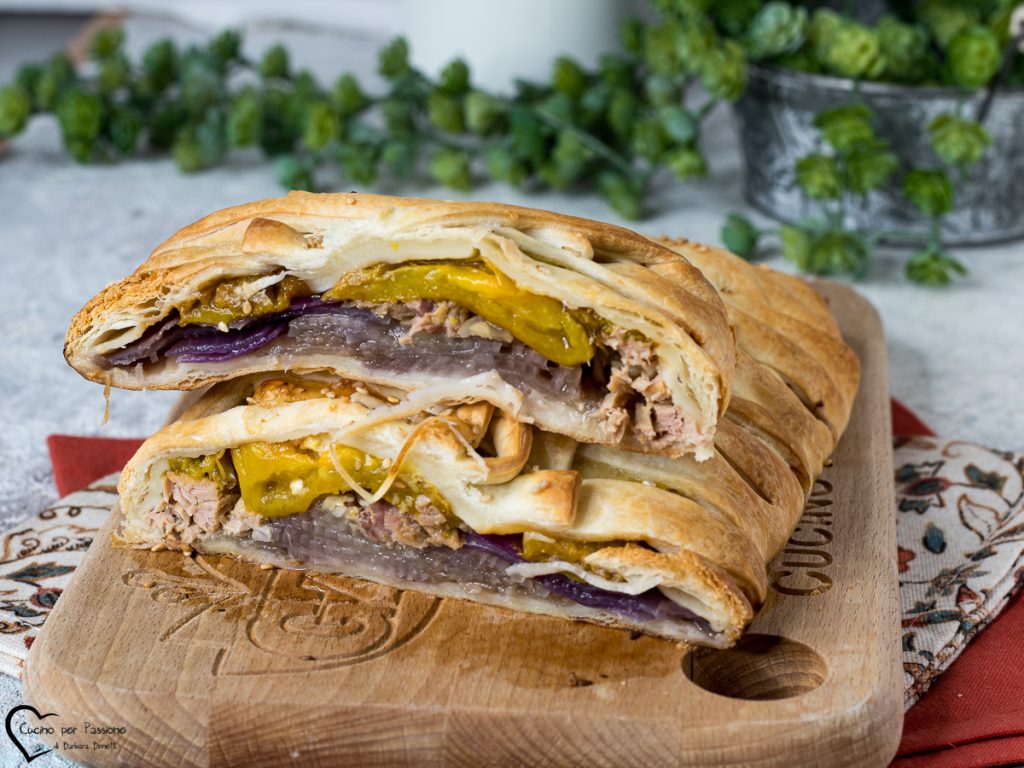 Torta salgada com pimentões e atum