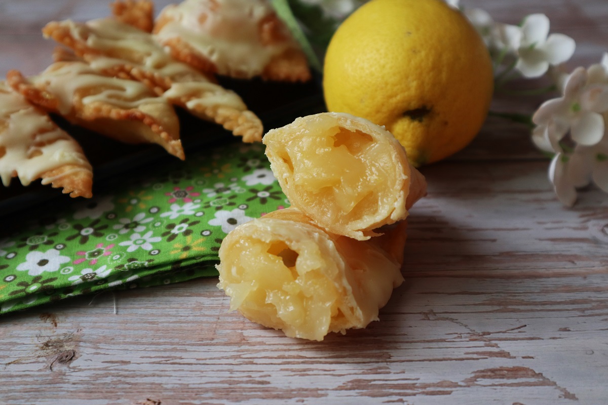 Chiacchiere recheadas com creme de limão