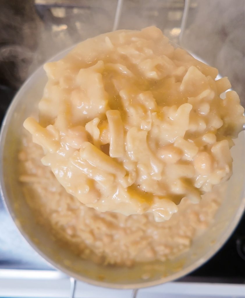 Massa e grão-de-bico receita original cremosa na concha