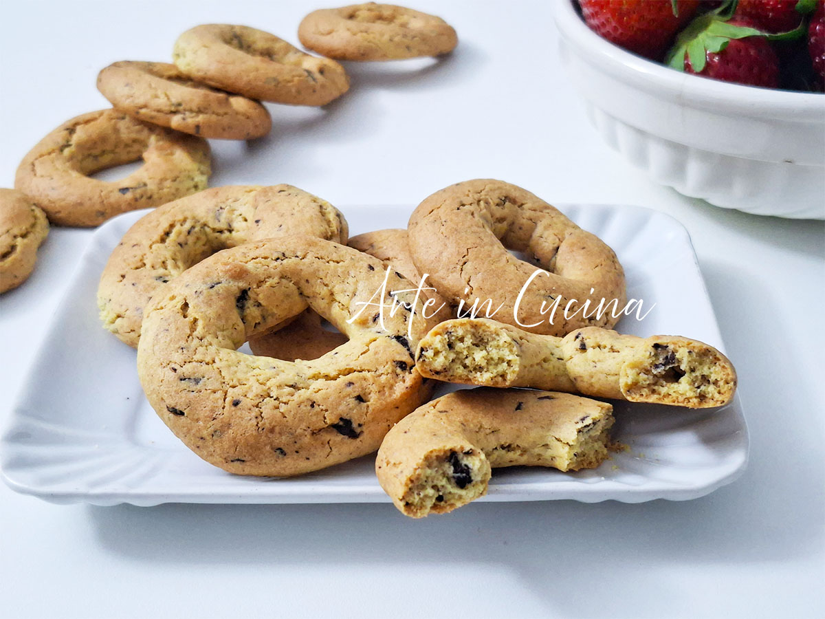 TARALLI com CHOCOLATE biscoitos doces de PÁSCOA