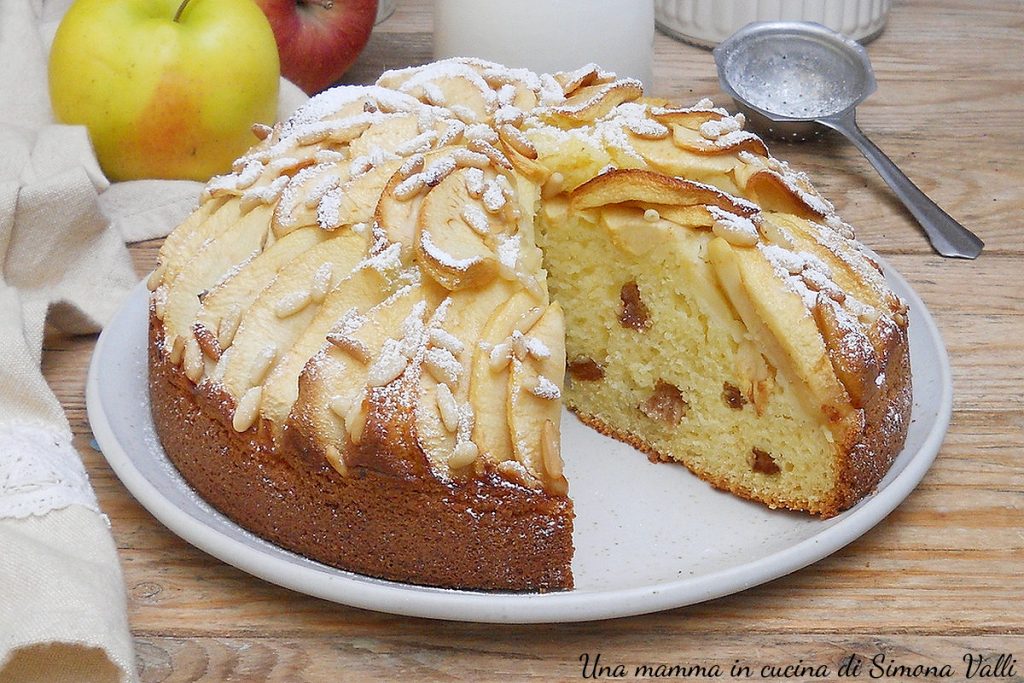 torta de maçã e ricota com uva passa e pinhões oriz