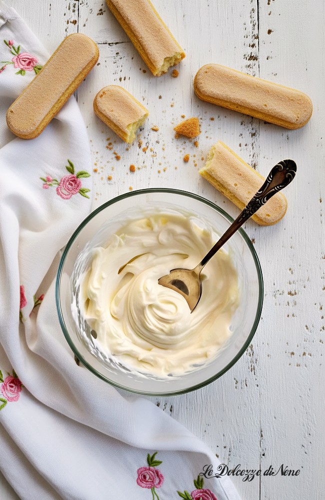 creme de mascarpone com ovos cozidos