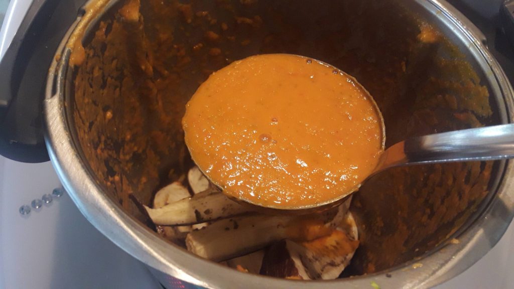 Ravioli com creme de tomatinhos e berinjelas