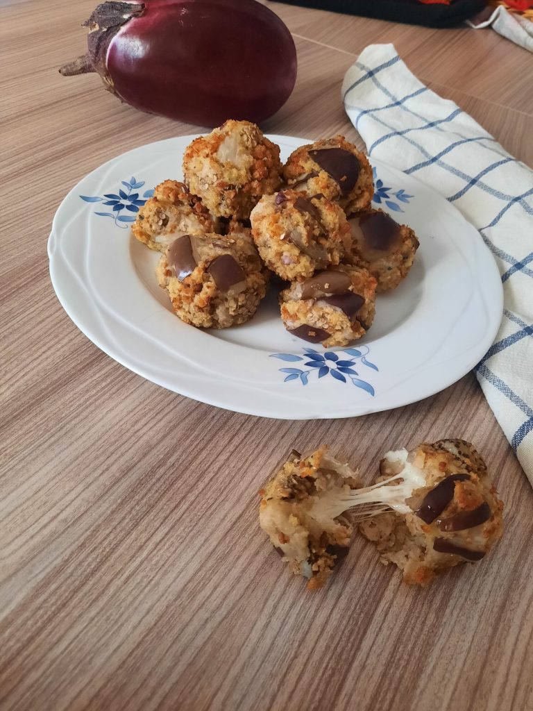 bolinhos de berinjela com queijo puxa-puxa