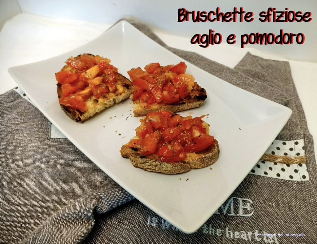 Bruschettas saborosas de alho e tomate