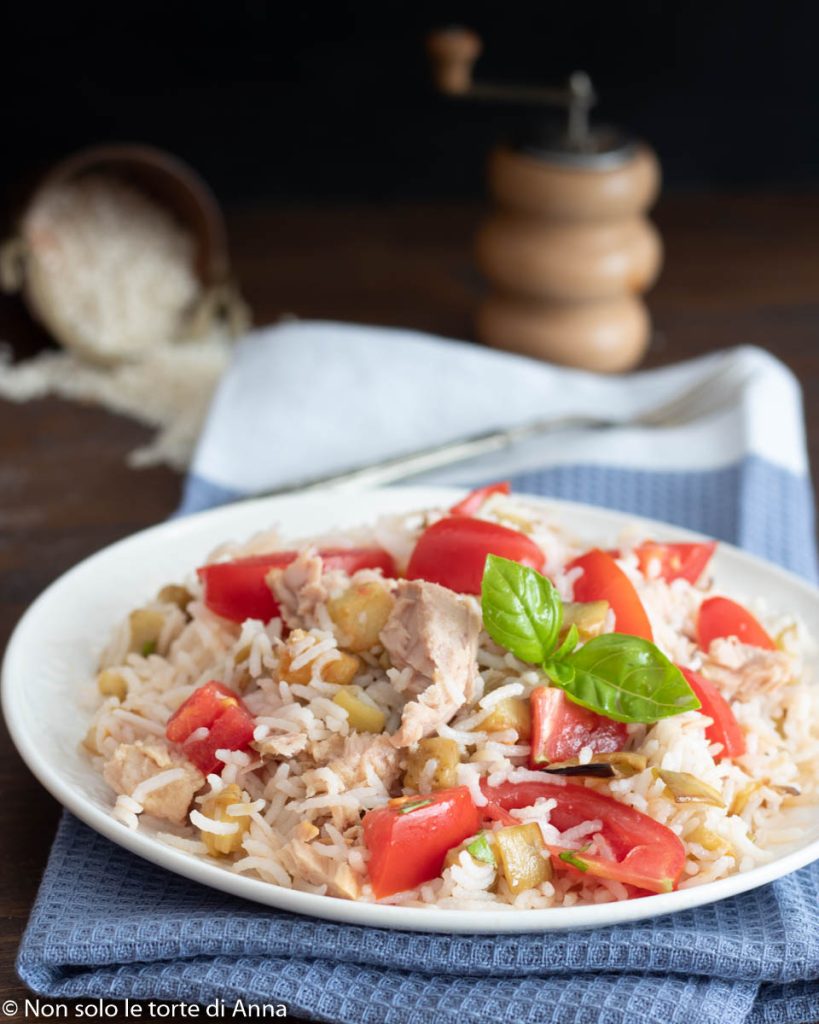 Arroz com berinjela e atum - receita fria