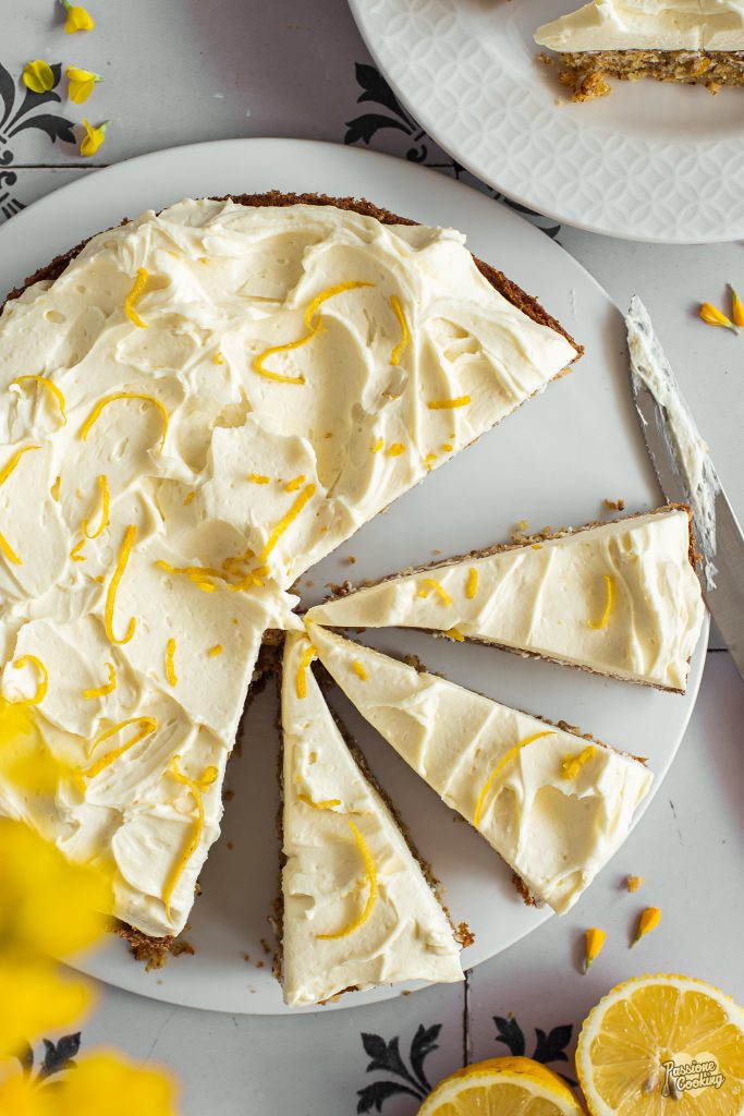 Bolo de amêndoas com creme de mascarpone