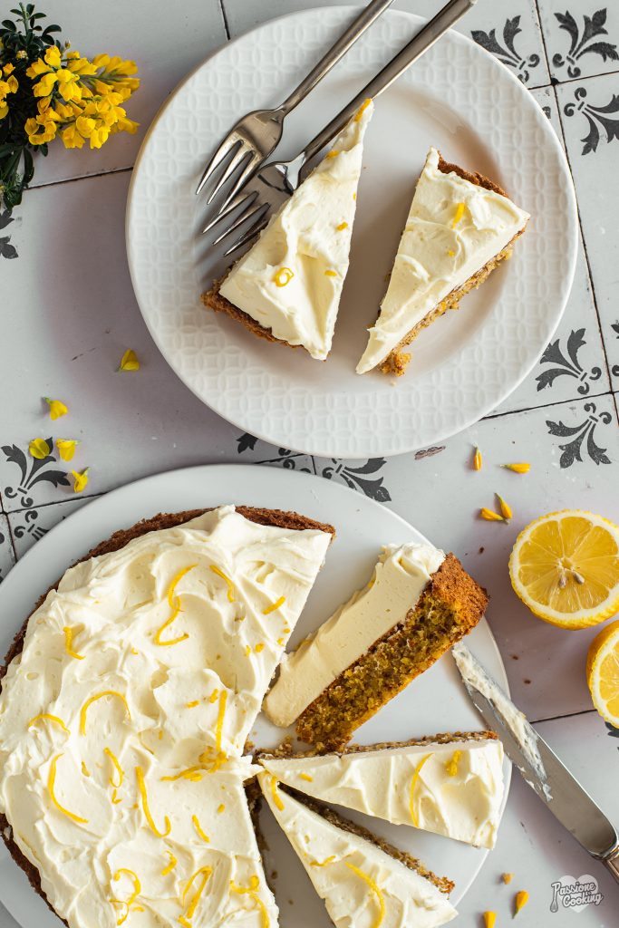 Bolo de amêndoas com creme de mascarpone
