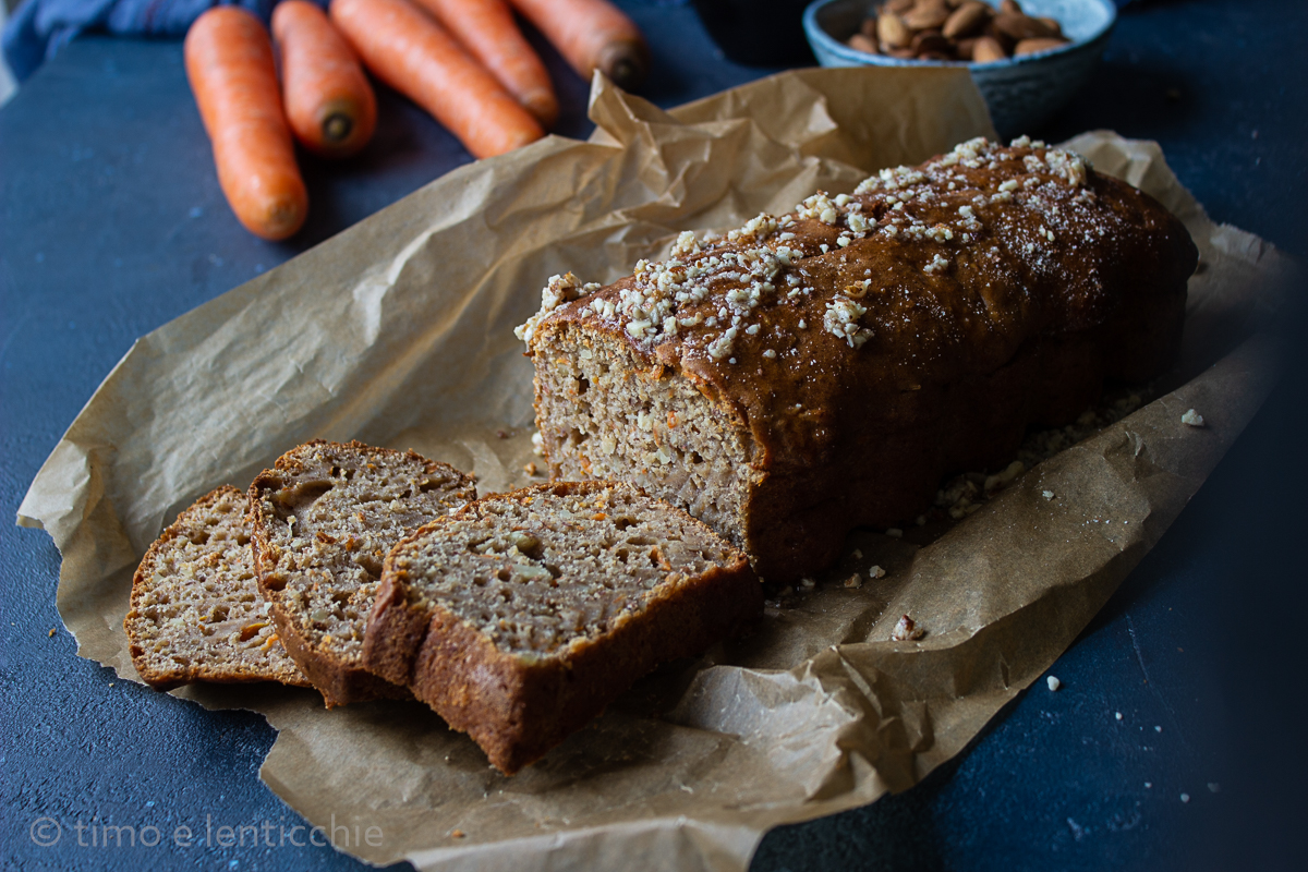 Bolo de cenoura e amêndoas vegano