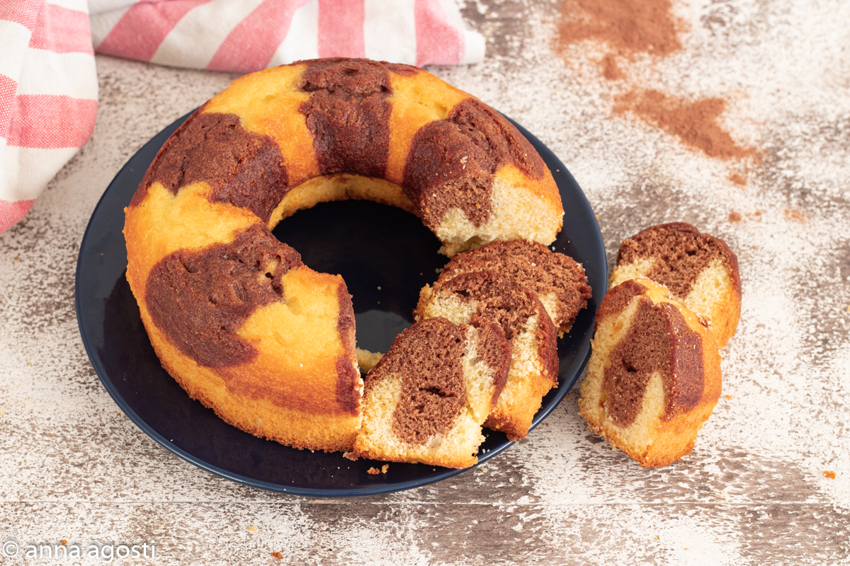 Bolo de Rosca de Baunilha e Cacau: O clássico eterno