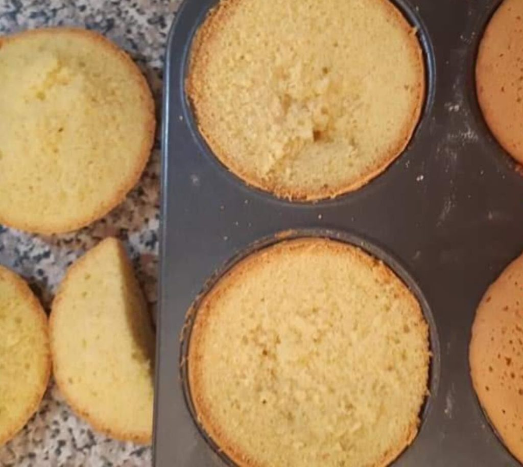 mini cakes com moranguinhos silvestres