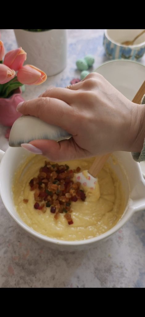 Adicionamos as frutas cristalizadas