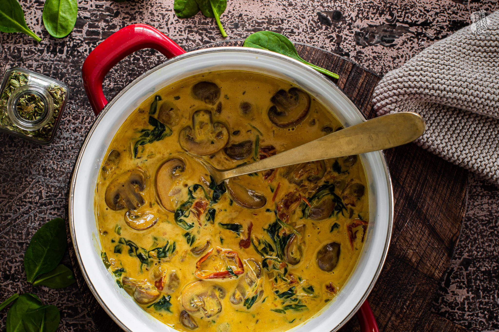 Cogumelos champignon em molho