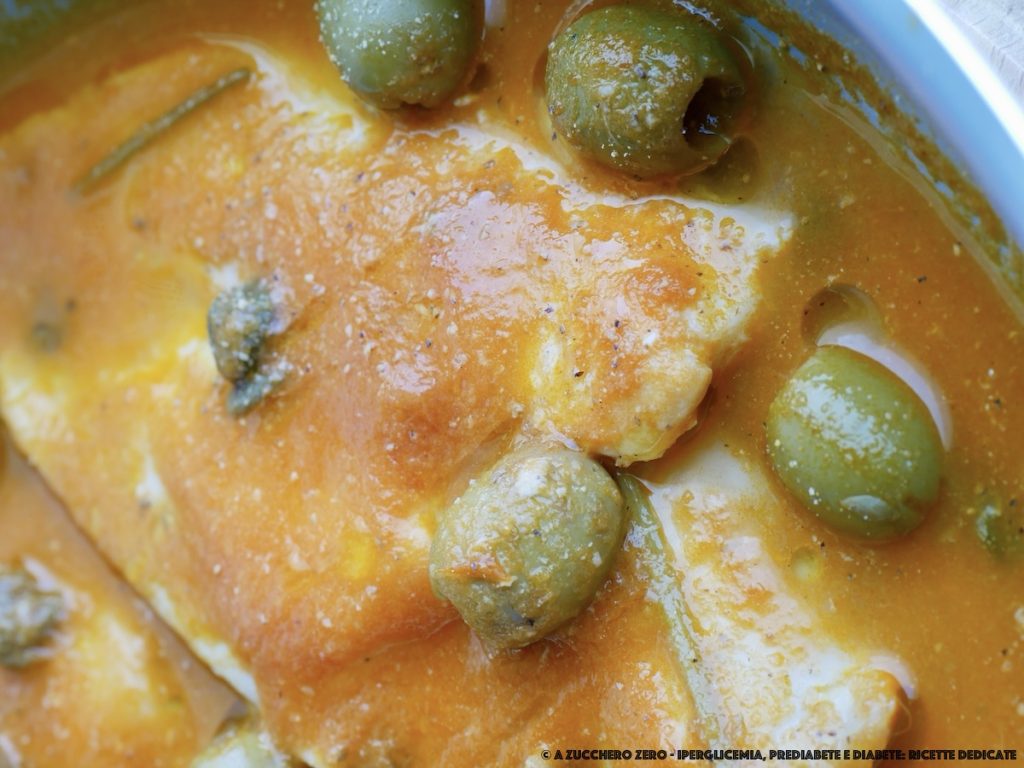 Filés de linguado à mediterrânea light | tomate, azeitonas e alcaparras