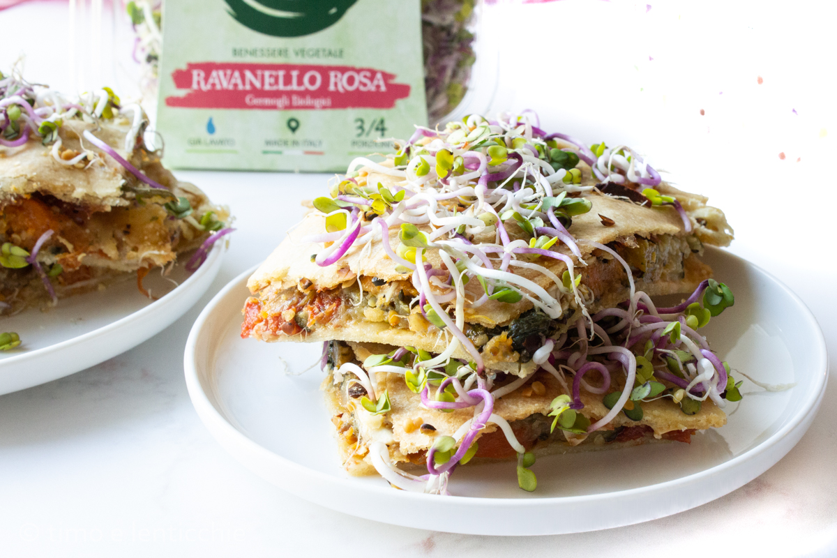 Focaccia recheada com brotos