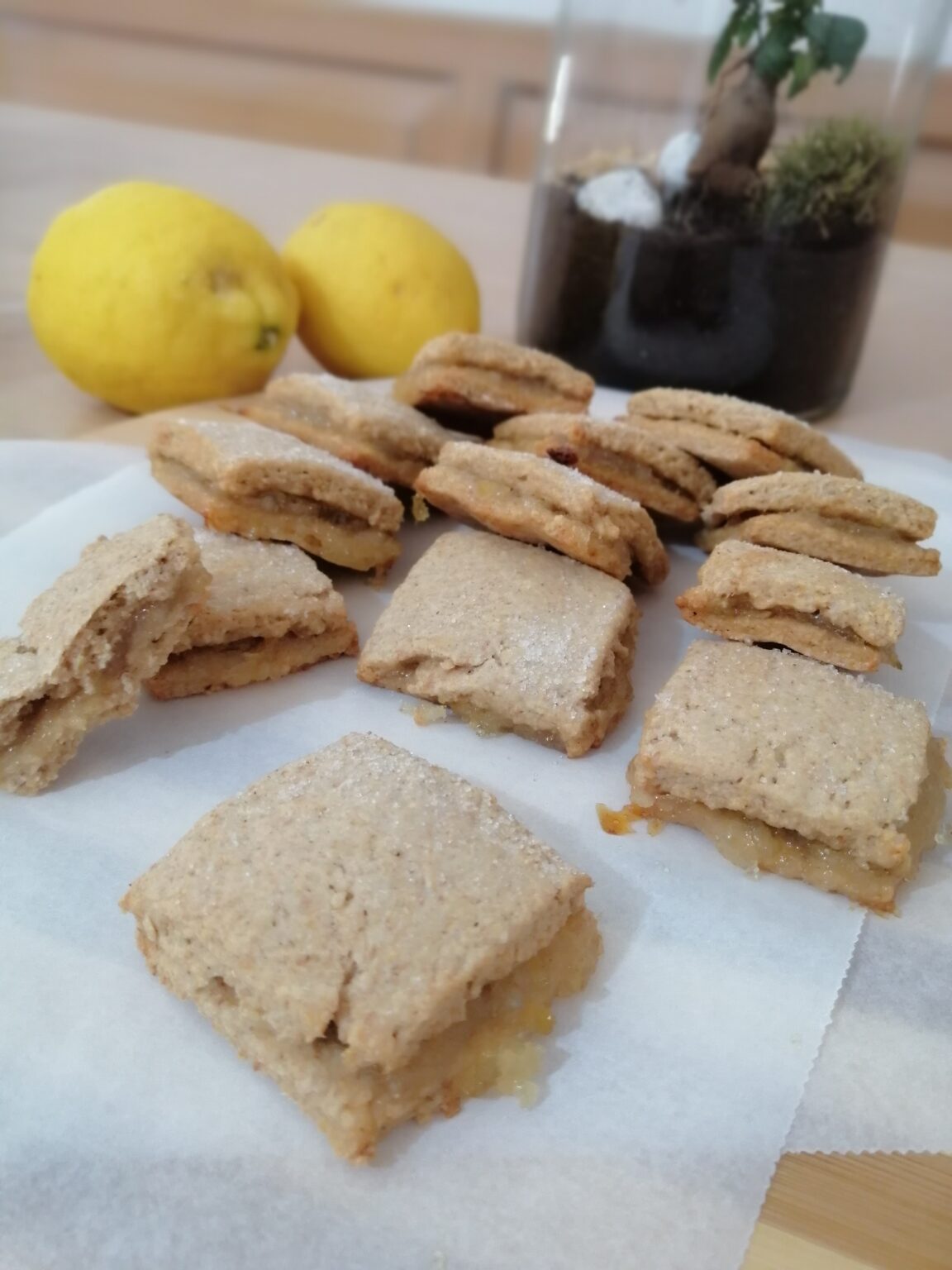 Biscoitos de limão semi-integrais simples e gostosos