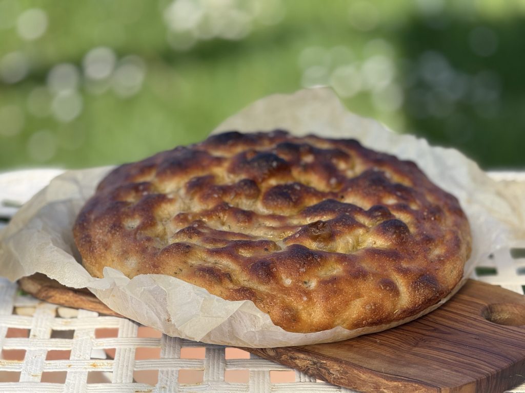 focaccia de farro com ervas aromáticas