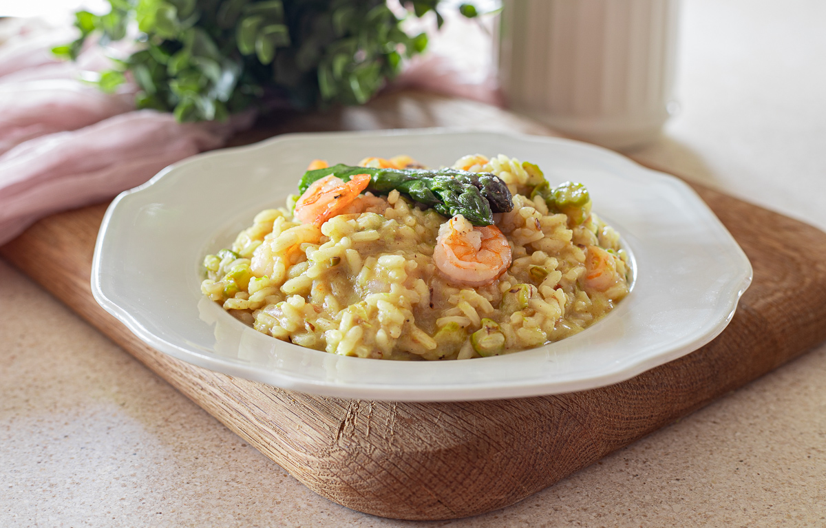Risoto com aspargos e camarões