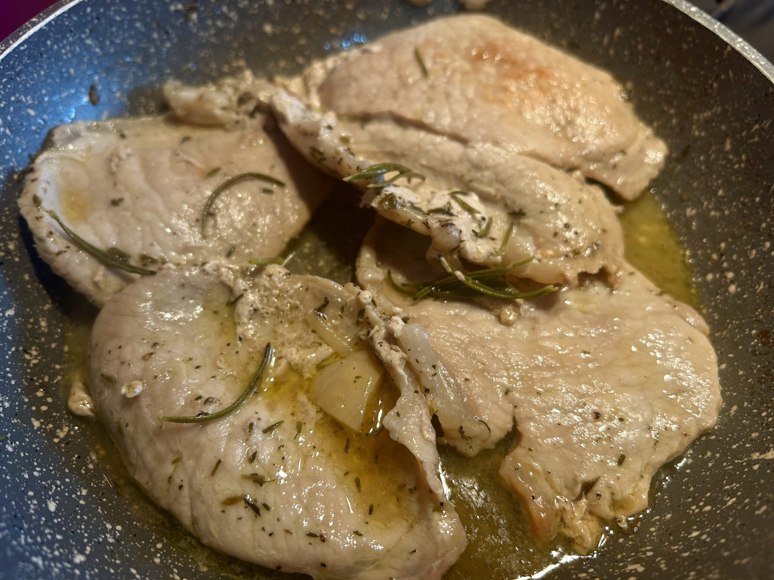 Fatias de lombo macias na frigideira (também com antecedência)