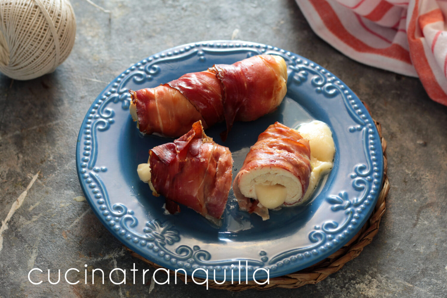 Rolinhos de frango e speck na airfryer