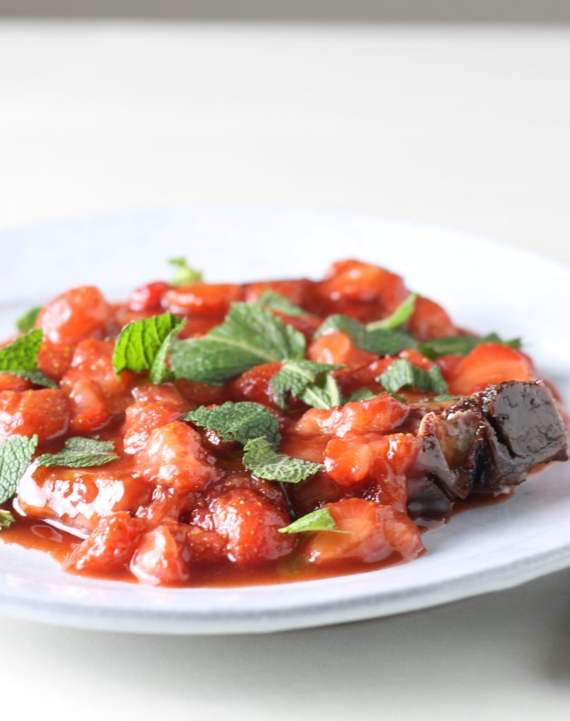 Lombinhos de porco defumados com creme de morango