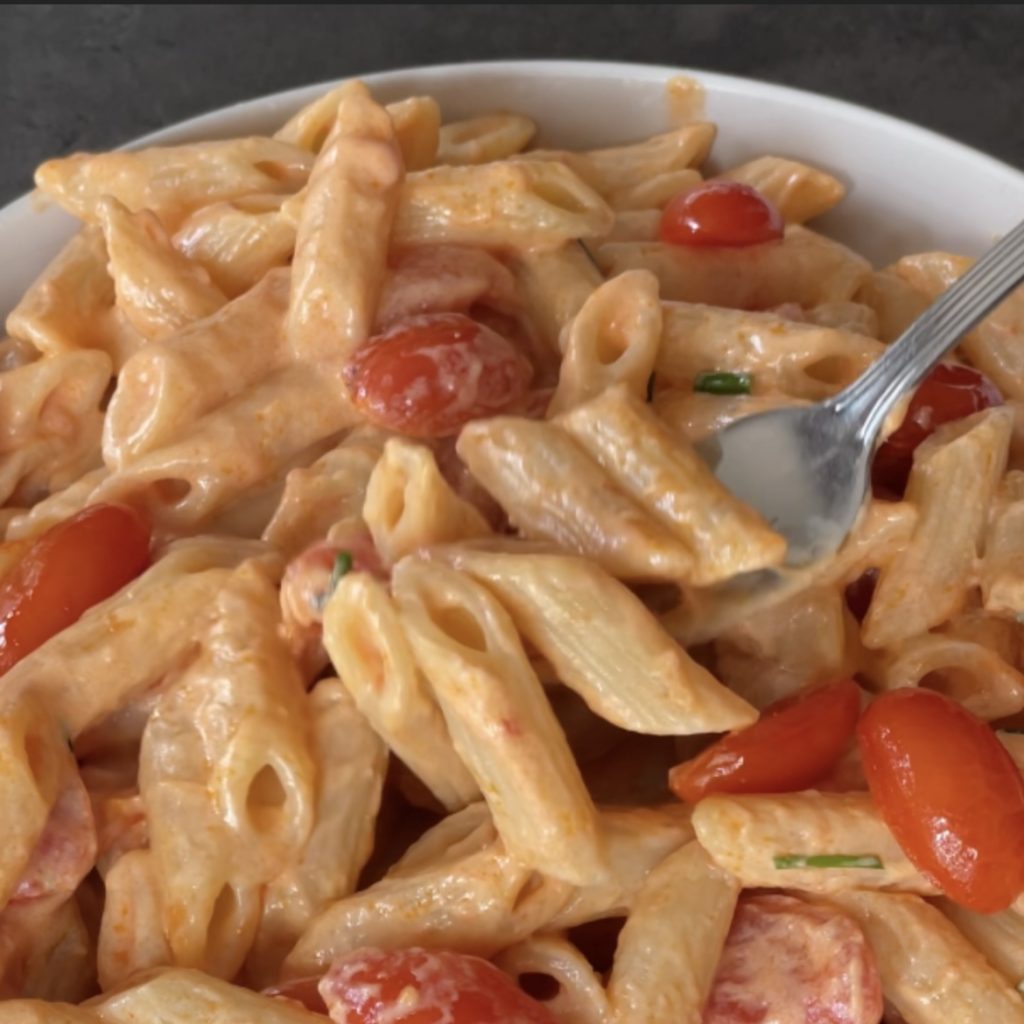 Macarrão com tomatinhos e Philadelphia