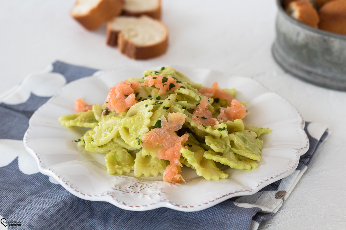 MASSA COM CREME DE ABACATE E SALMÃO