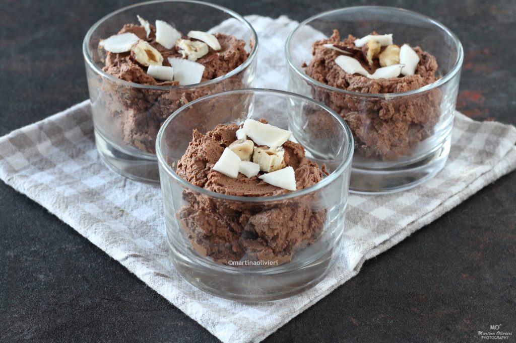 Mousse de leite de coco e chocolate