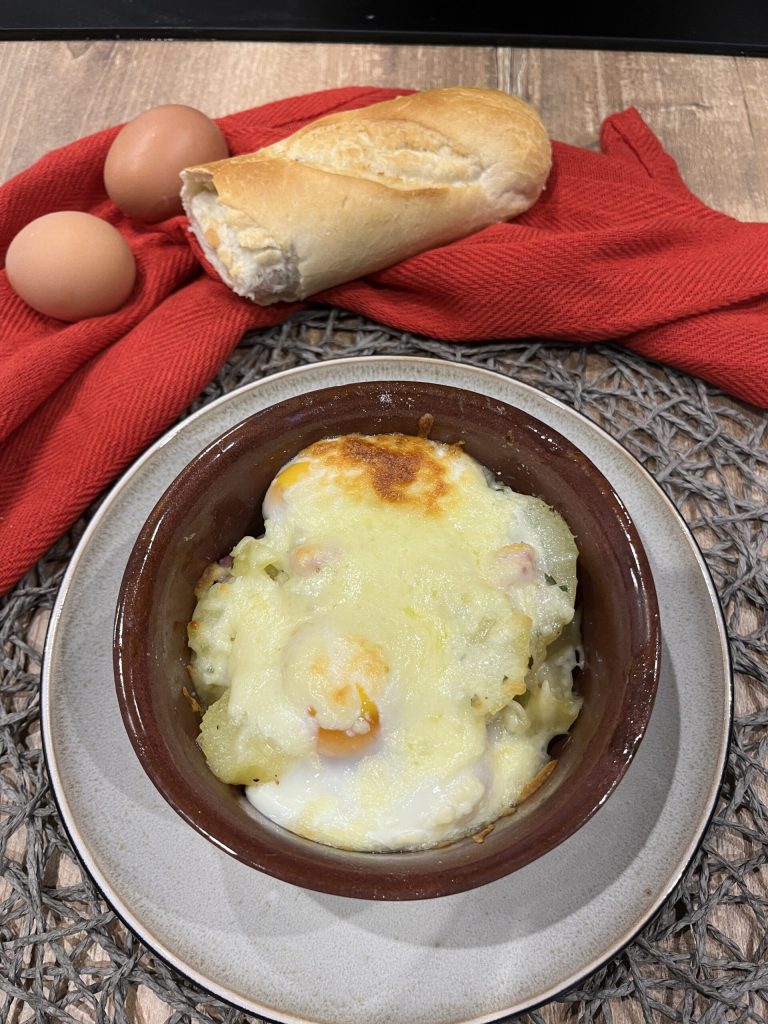 Ovos com batatas e pancetta assados