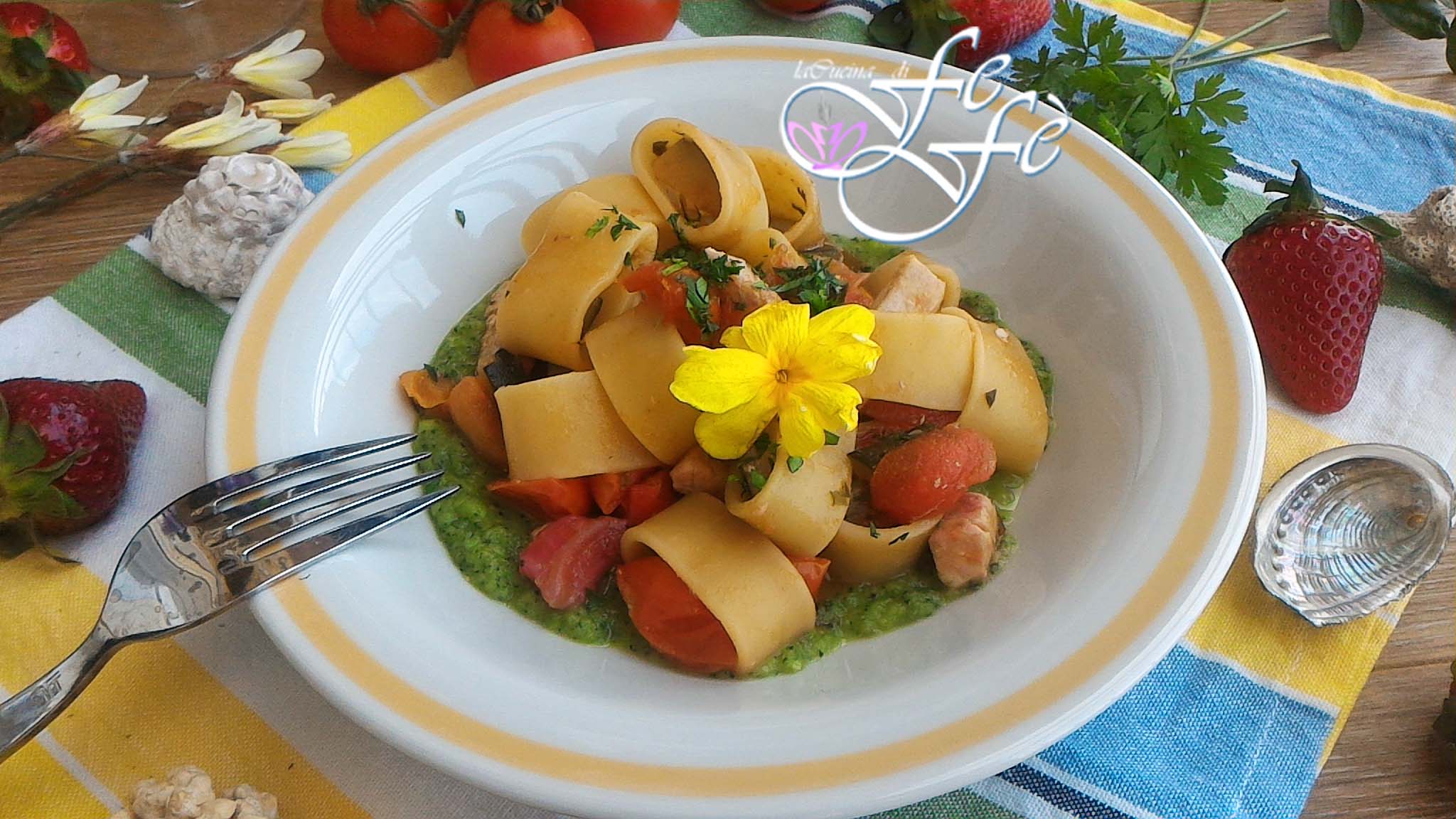 Calamarata com Peixe-Espada e Morangos em Creme de Abobrinha