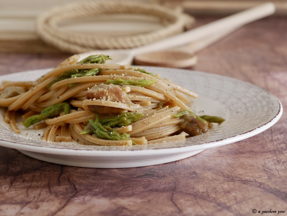 Pasta com aspargos silvestres e cogumelos porcini