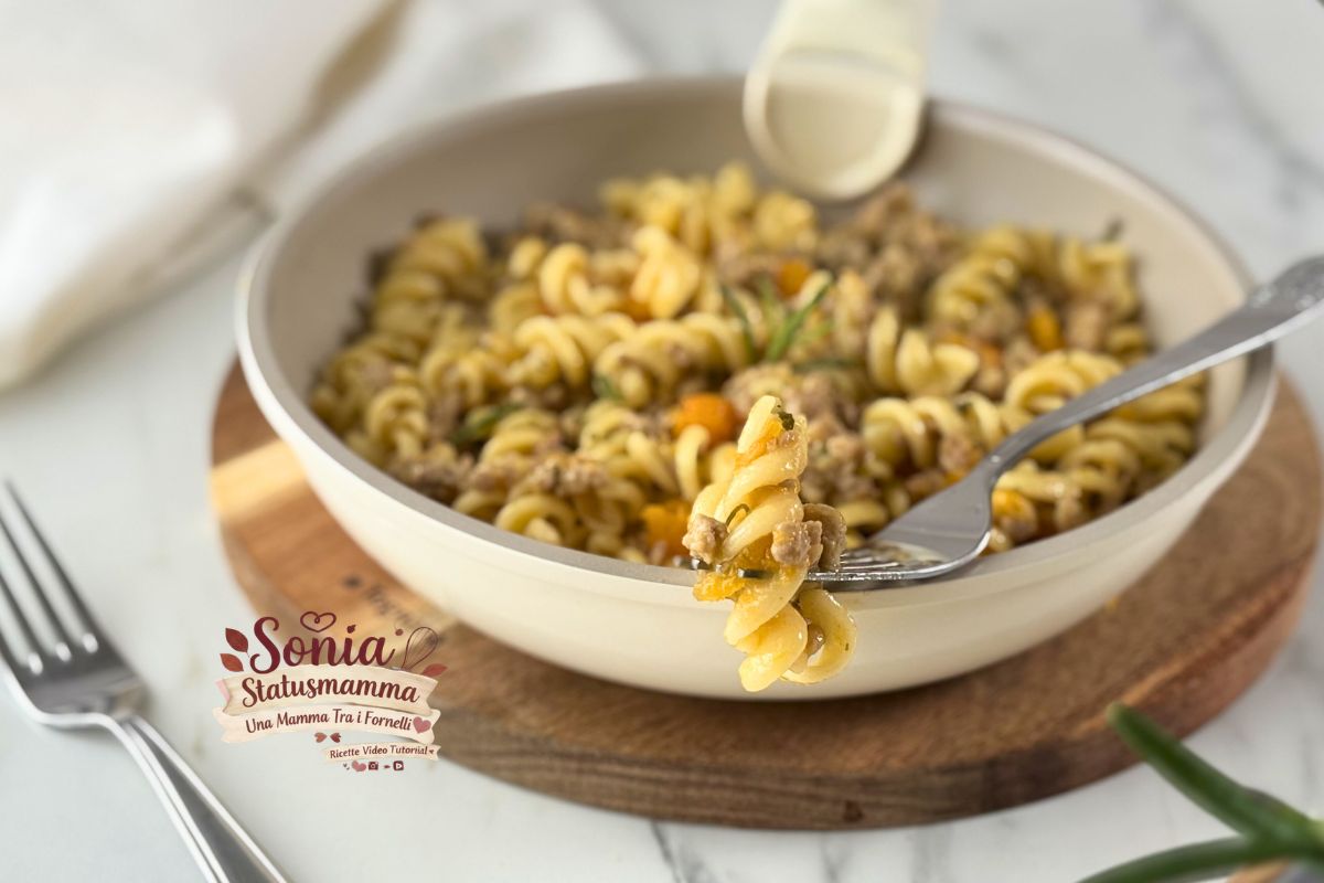 Fusilli com Ragu Branco Simples: a receita rapidinha pronta em 20 minutos que salva o almoço.