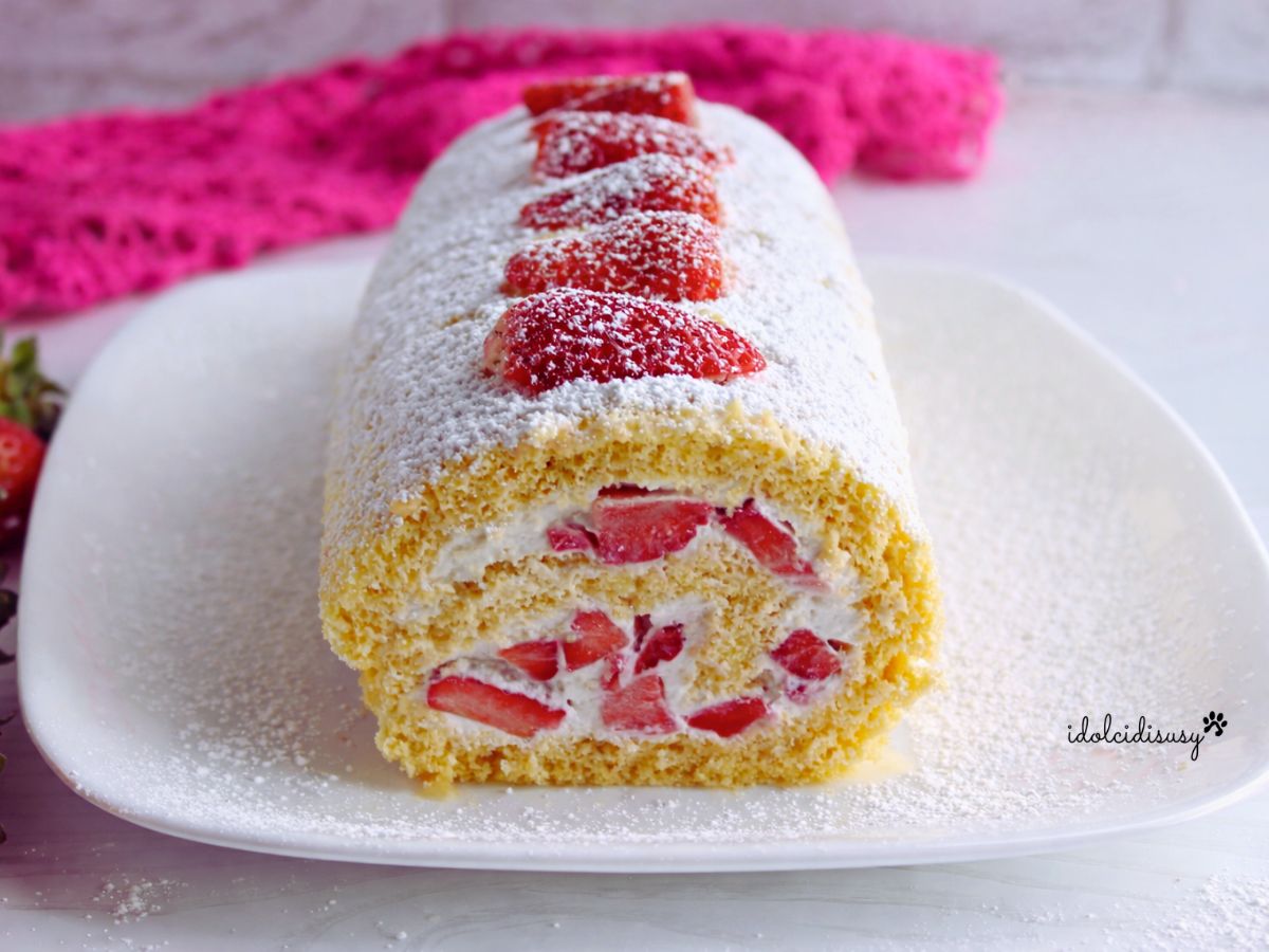 Rocambole de morango com mascarpone macio e sem ovos