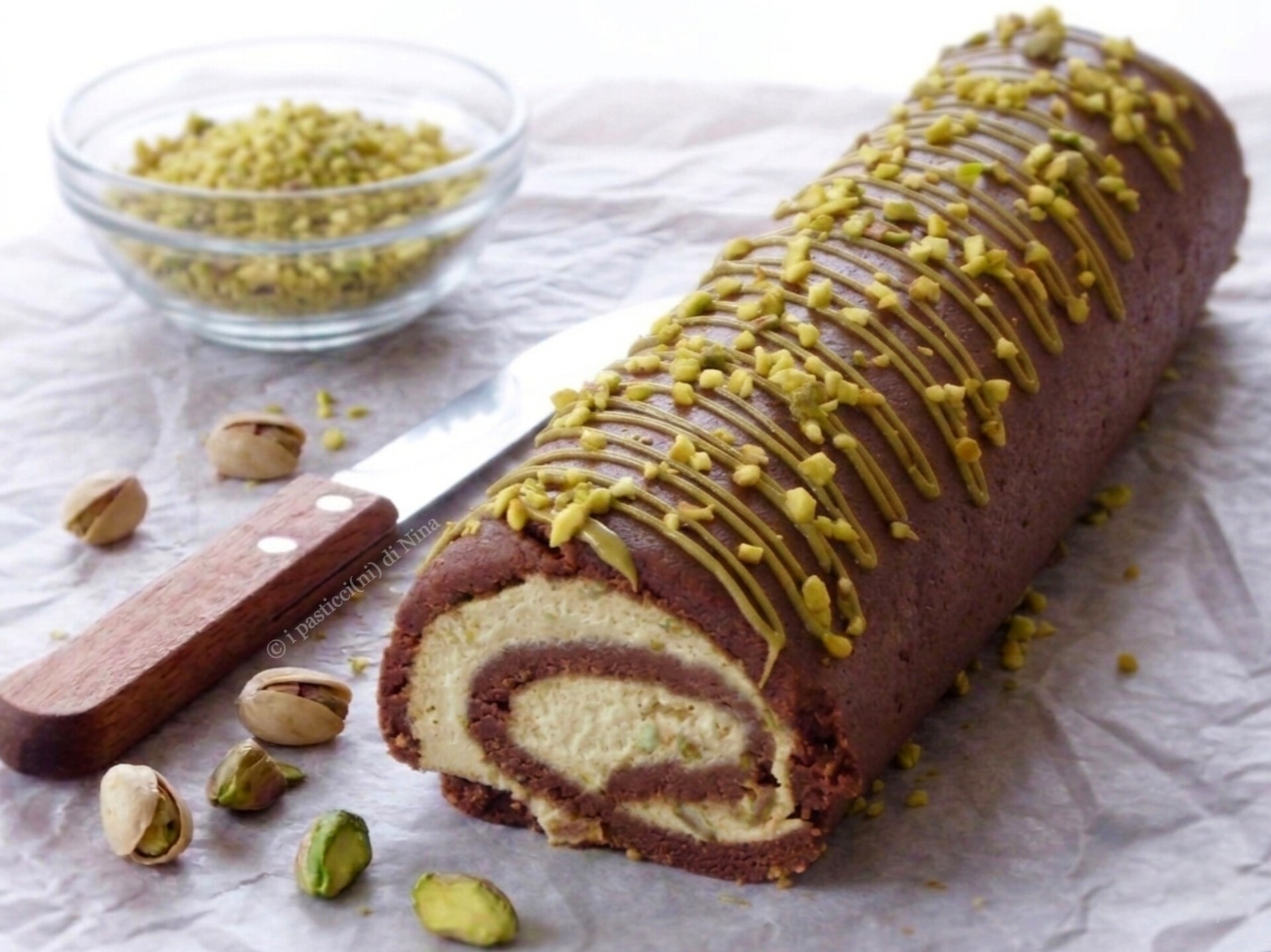 ROCAMBOLE DE PISTACHE SEM FORNO