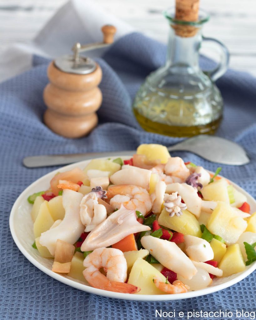 salada de frutos do mar com batatas