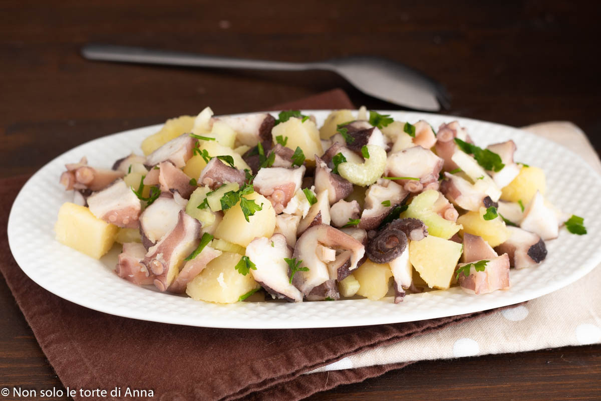 Salada de polvo e batatas