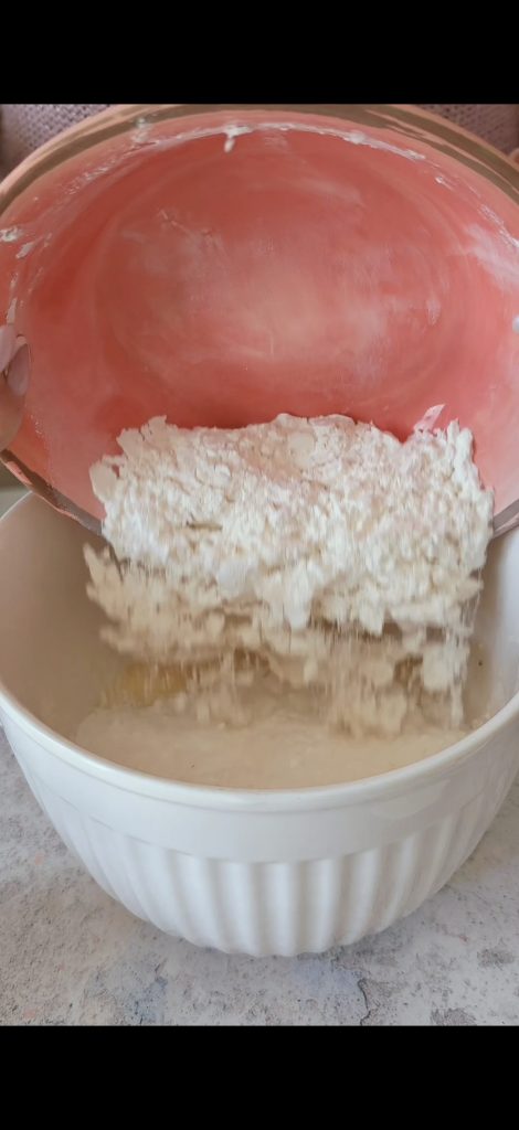 Adicionamos a farinha e o fermento