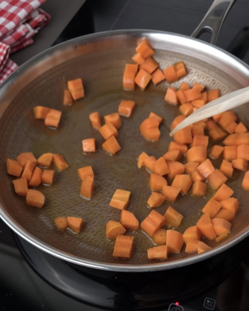 cenouras na frigideira