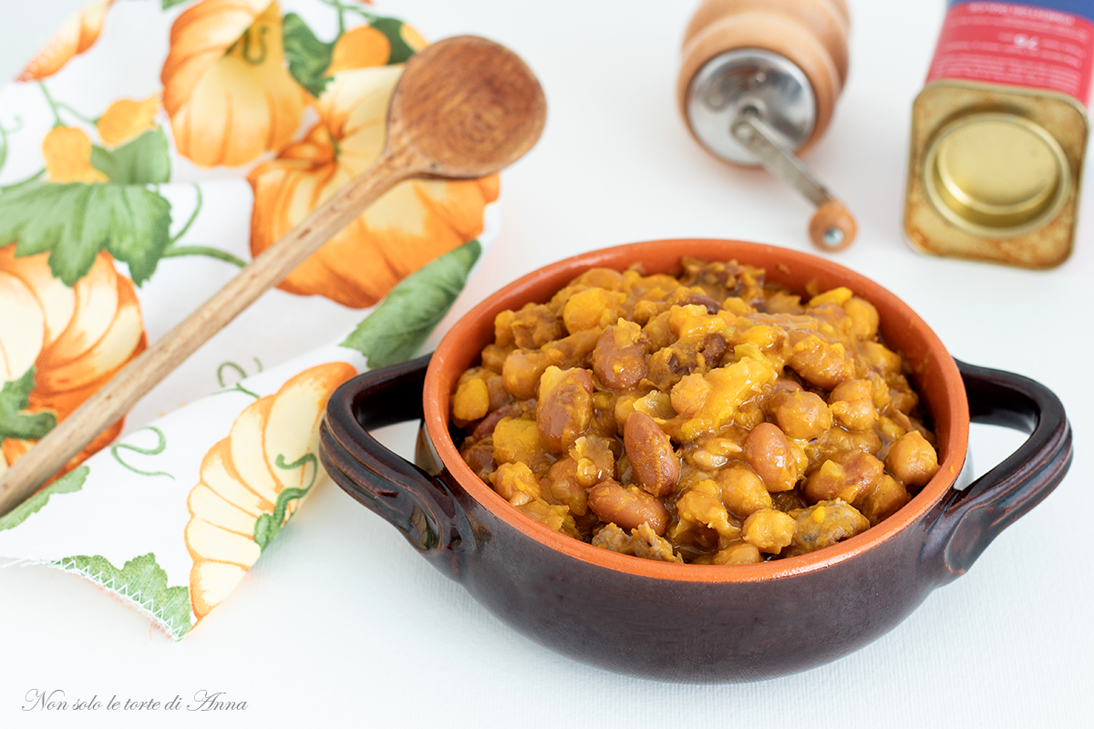 Sopa de abóbora com feijão e grão-de-bico