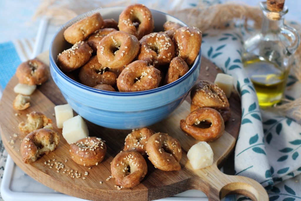 tarallini pugliesi com gergelim i pasticcini di Nina