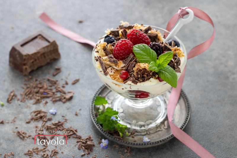 TIRAMISU COM COLOMBA E FRUTAS VERMELHAS