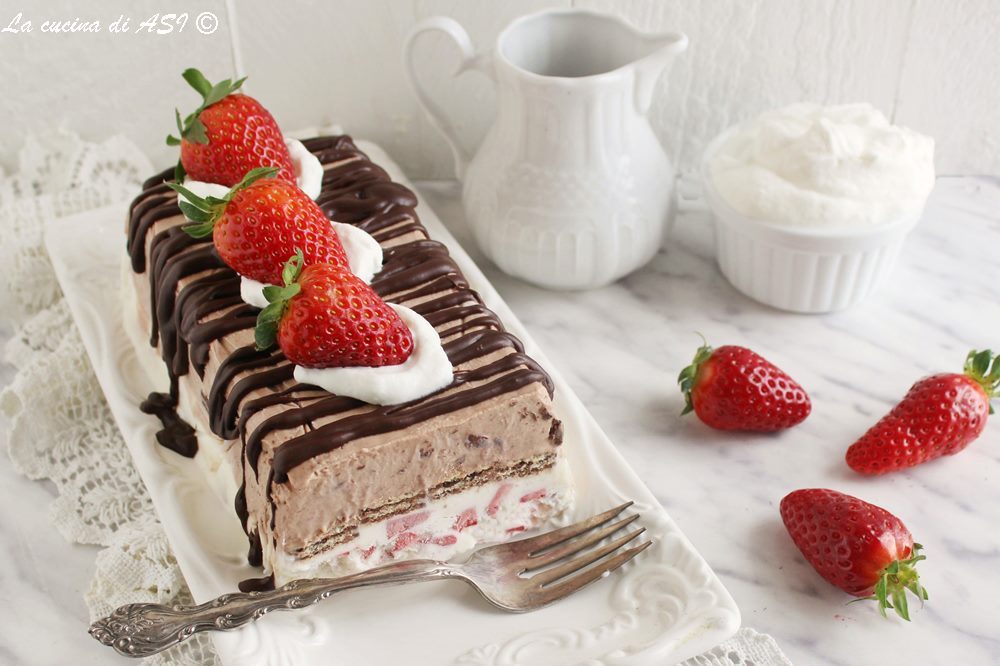 Torta gelada de morango e chocolate