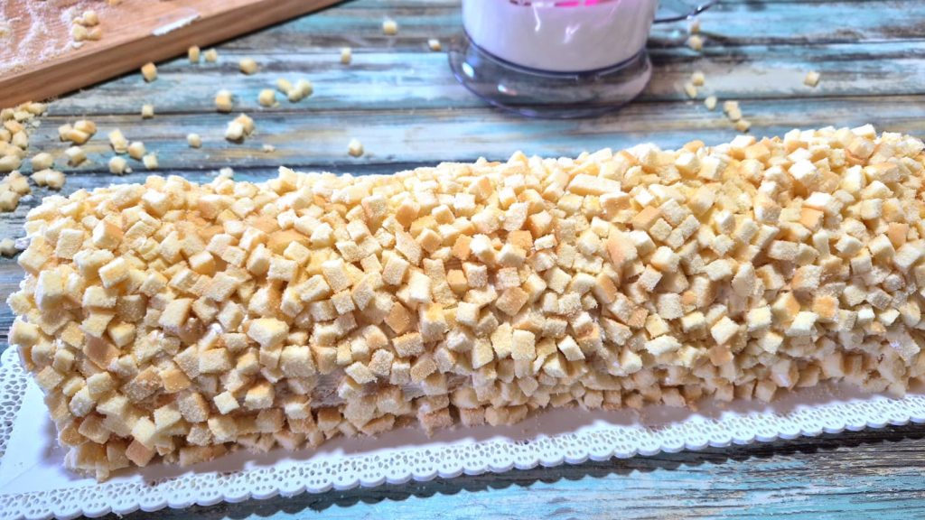 Rocambole Mimosa de morango e Creme Diplomático