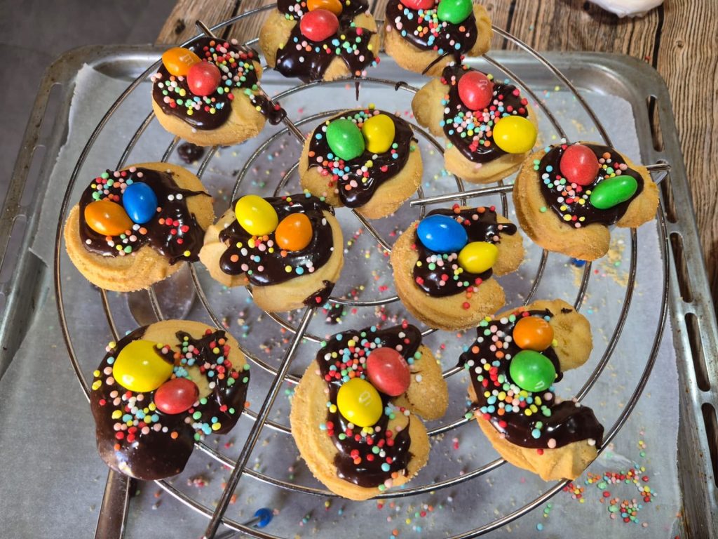 Biscoitos Ninhos de Páscoa com Massa Montada Receita Fácil