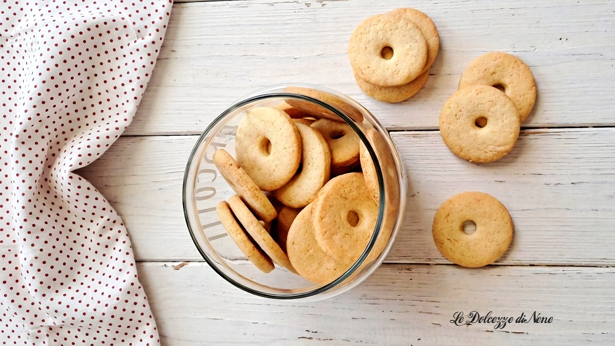 BISCOITOS DE NATA PARA O CAFÉ DA MANHÃ