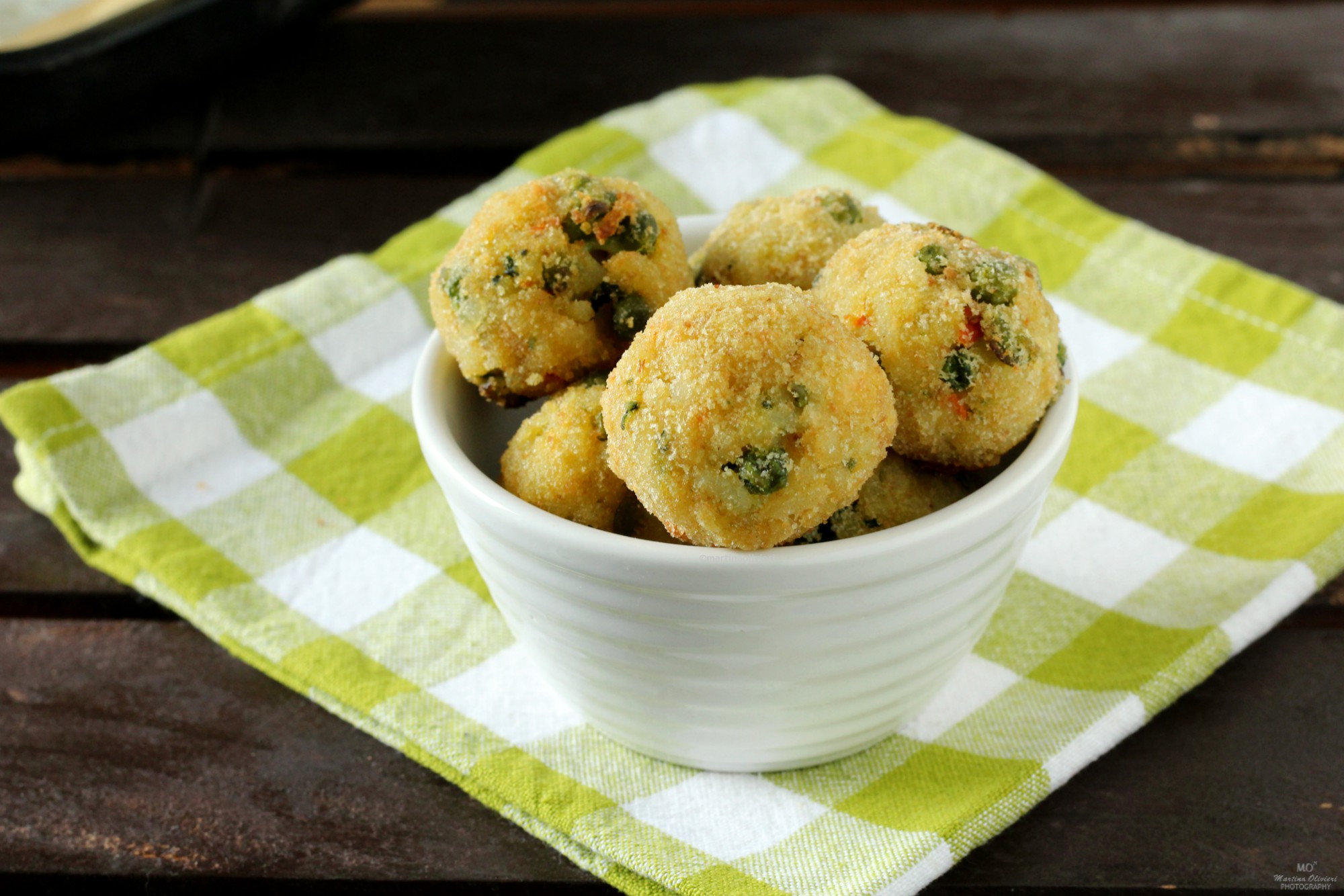 Bolinhos de arroz e ervilhas