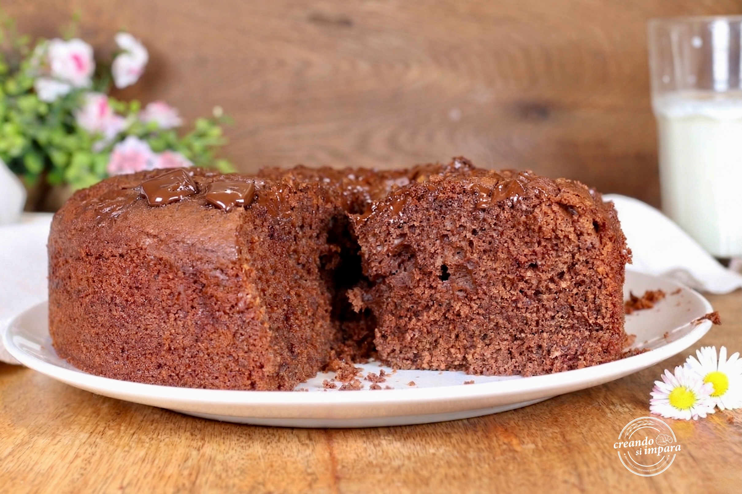 Bolo de chocolate amargo: a receita fofinha com cobertura irresistível