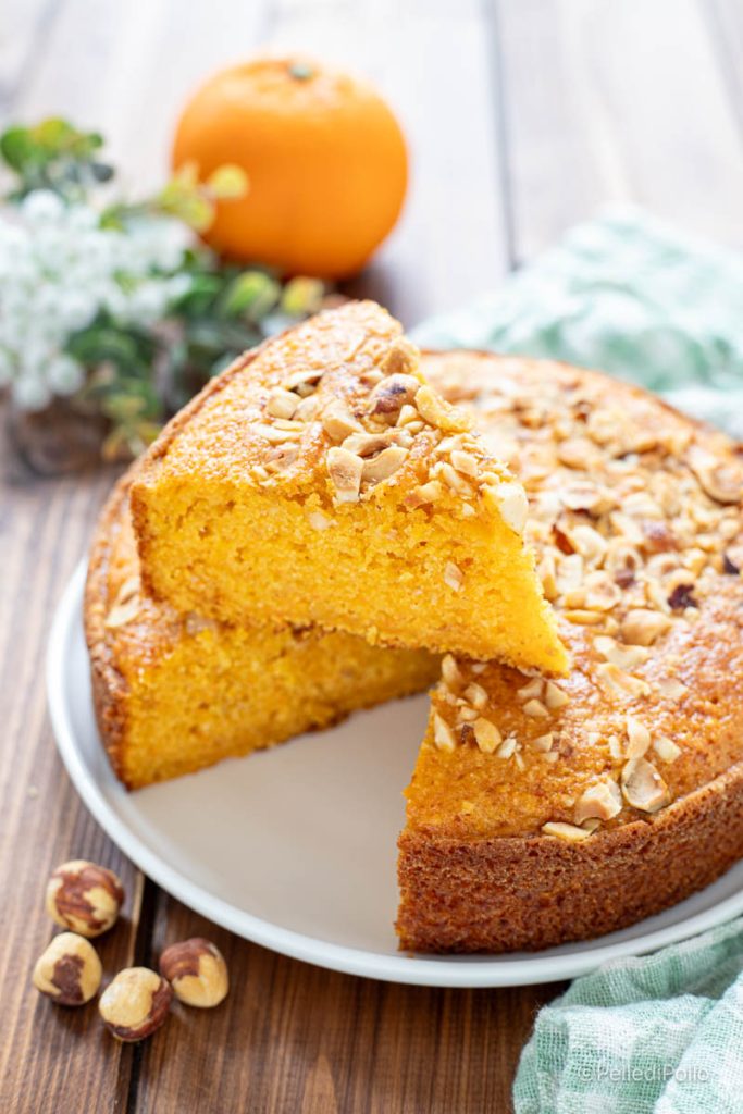 bolo vegano de cenoura e avelãs