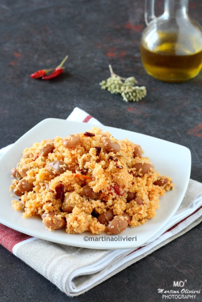 Couscous com feijão e pimentões secos