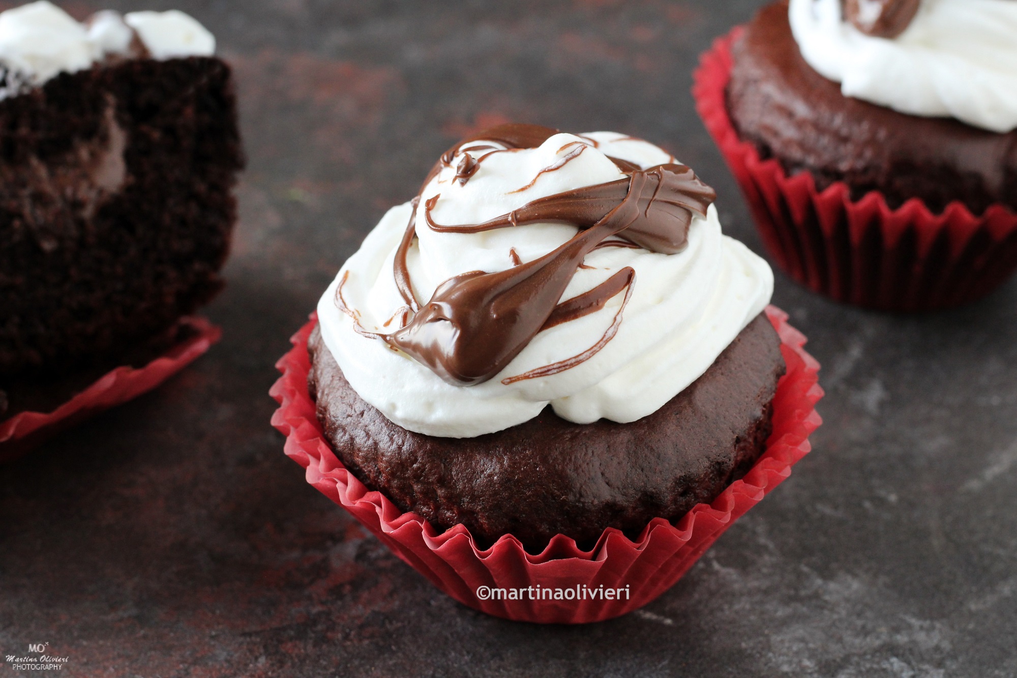 Cupcake moretto – Com chantilly e creme de avelã